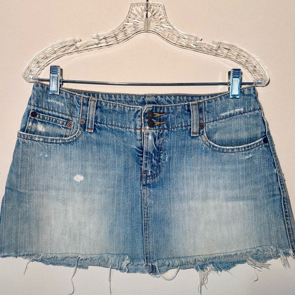 Abercrombie & Fitch Women’s 4 Mini Skirt Distressed Medium Wash Denim Jean - Picture 1 of 7
